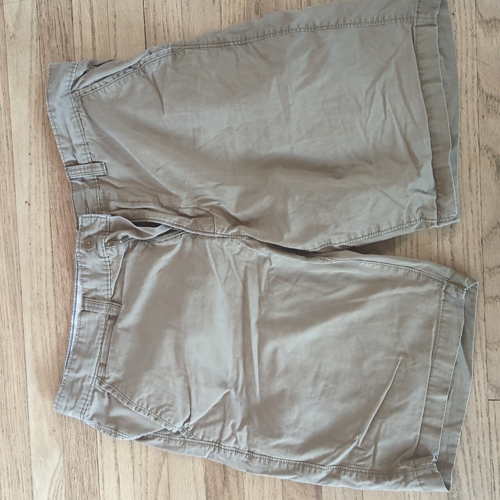 Men's Sonoma tan shorts size 36